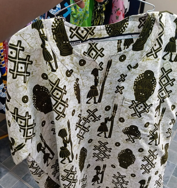 Casual Men Shirt in African print.