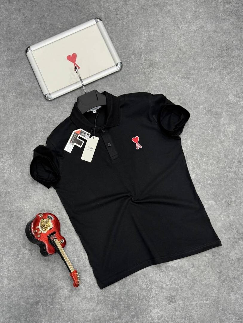 Polo noir avec broderie cœur