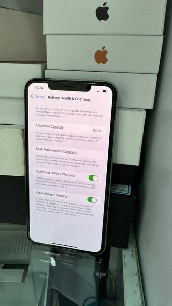 *iphone  11 pro max 256g quasi neuf :
