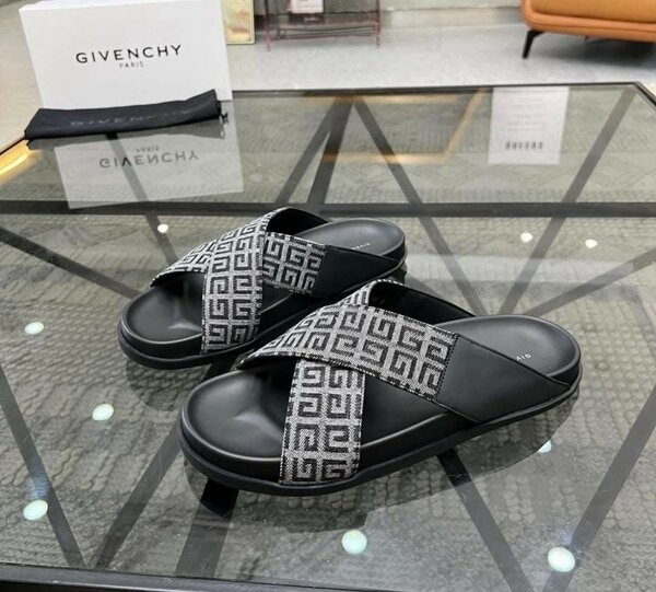 Sandales Givenchy élégantes