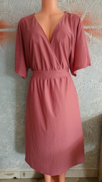 Robe élégante rose à ceinture