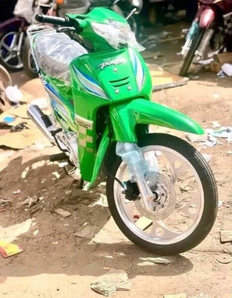 Moto verte sportive élégante