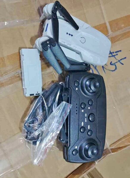 Drone pliable avec télécommande