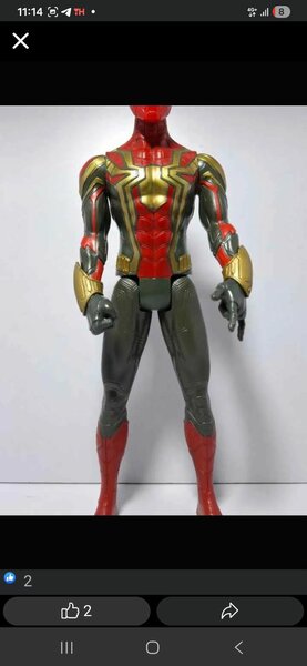 Figurine de super-héros en costume rouge et doré