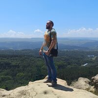 Влад Ельцов