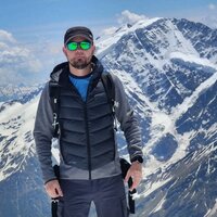 Антон Михайлов