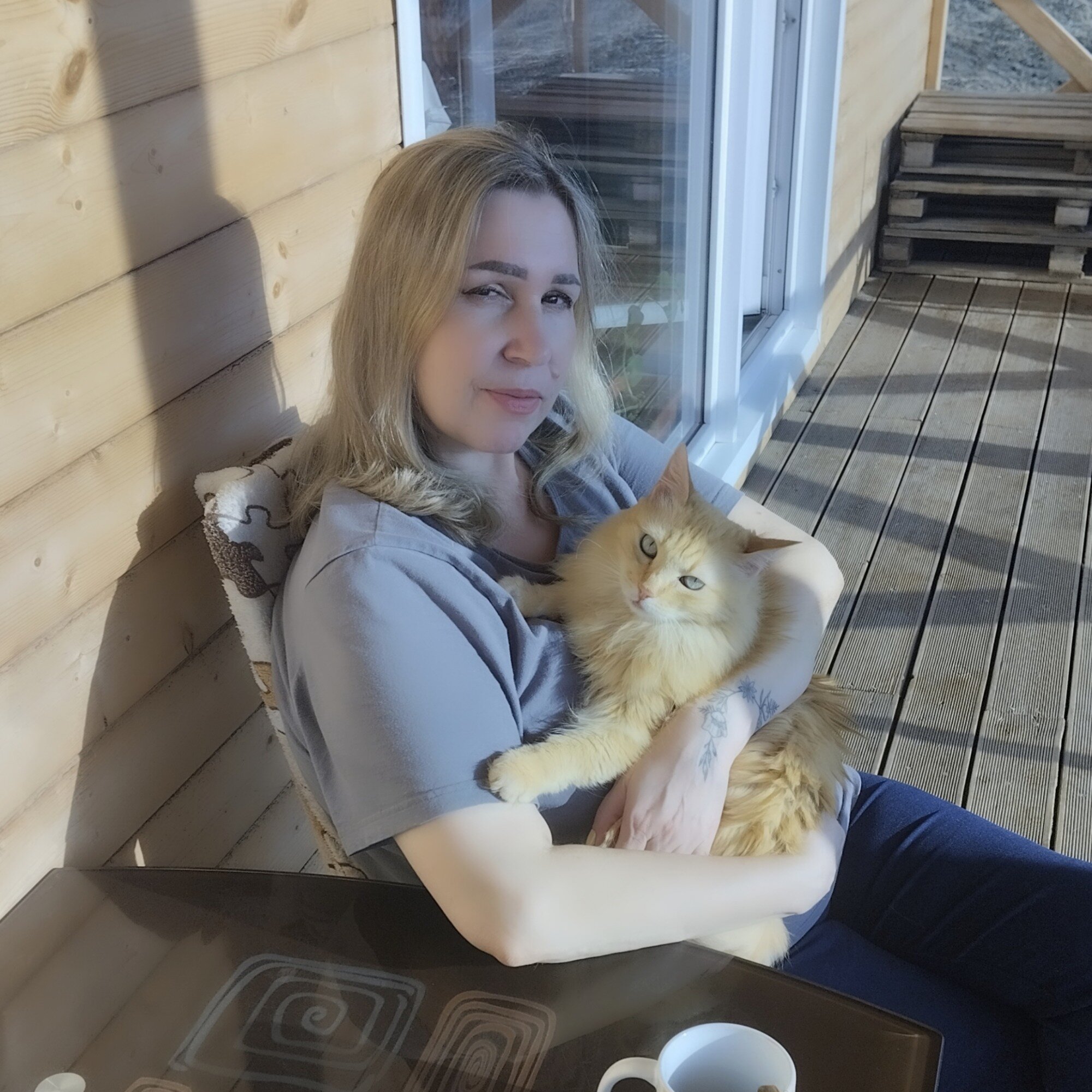 Әйелім жағада жалаңаш