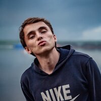 Антон Попов