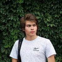 Олег Леонов