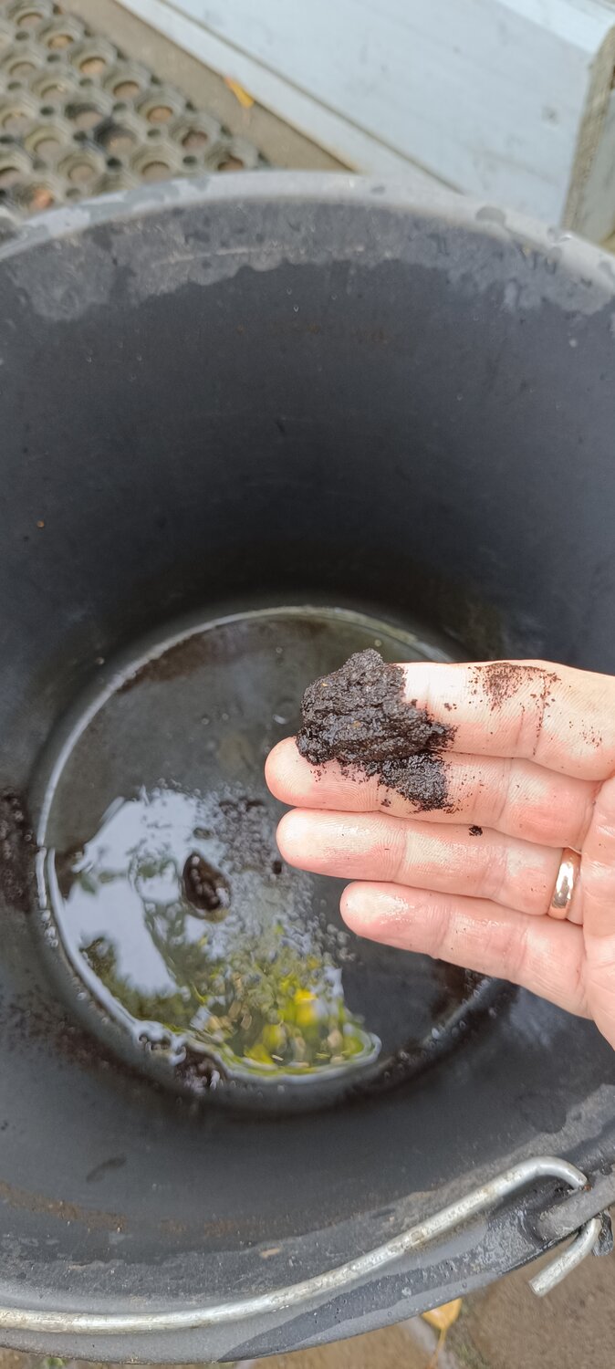 настой куриного помета, сапропель речной, мелкий грунт, чистка металла вода с песком, сырая почва