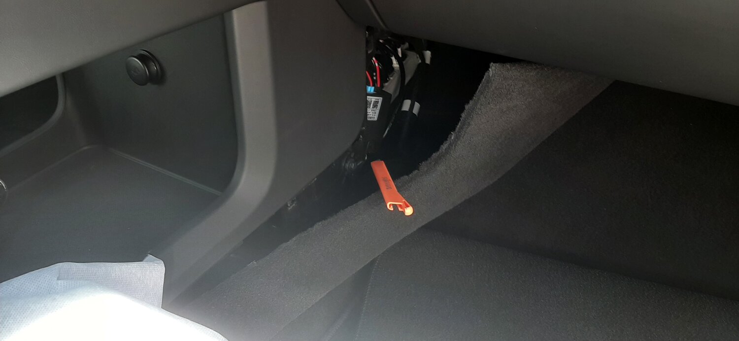 охлаждаемый перчаточный ящик kia cerato 2, охлаждаемый бардачок лада веста, бардачок шкода рапид 2020, охлаждаемый бардачок, охлаждаемый перчаточный ящик крета