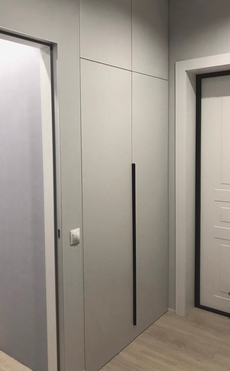 шкаф в прихожей, распашной шкаф в прихожую, шкаф в коридор, интерьер прихожей, шкаф