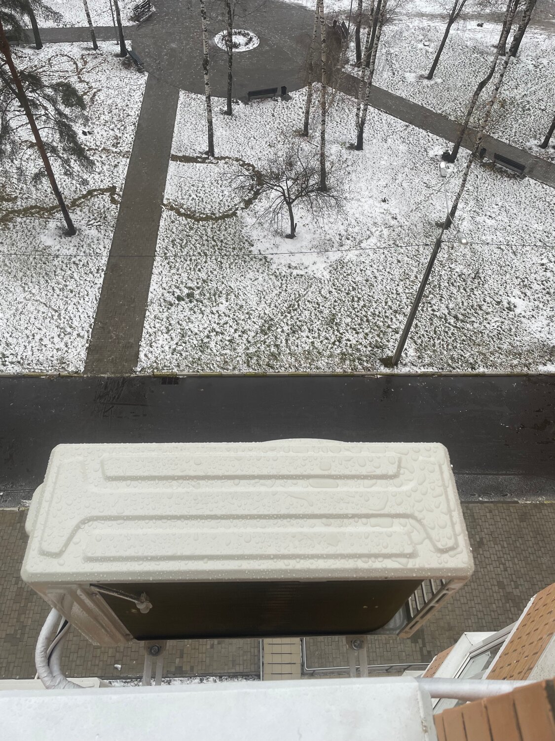 кондиционер, установленный кондиционер, наружный блок кондиционера, кондиционер сплит, установка кондиционер