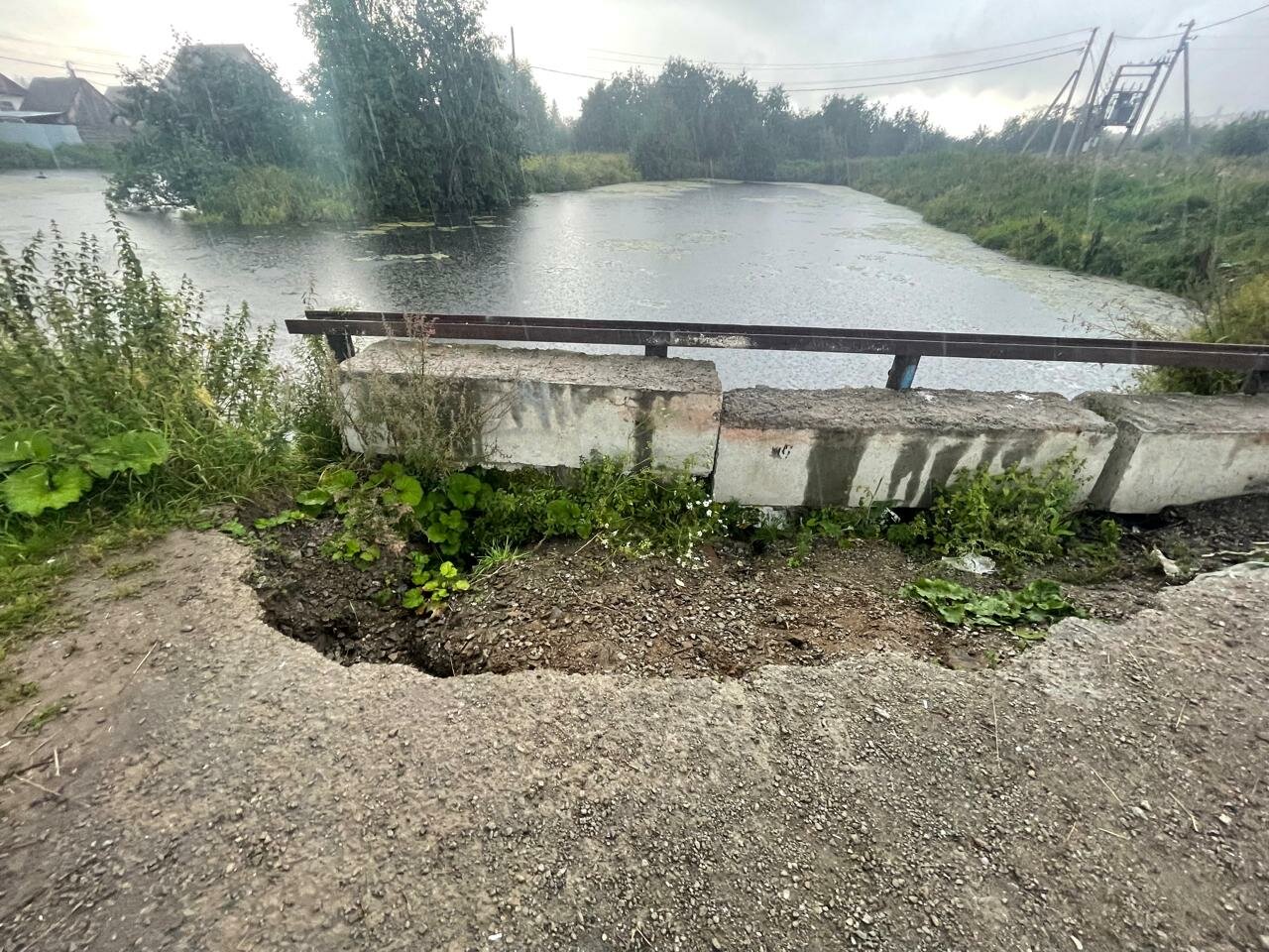 мост через реку, мост, речка, наводнение, мост река