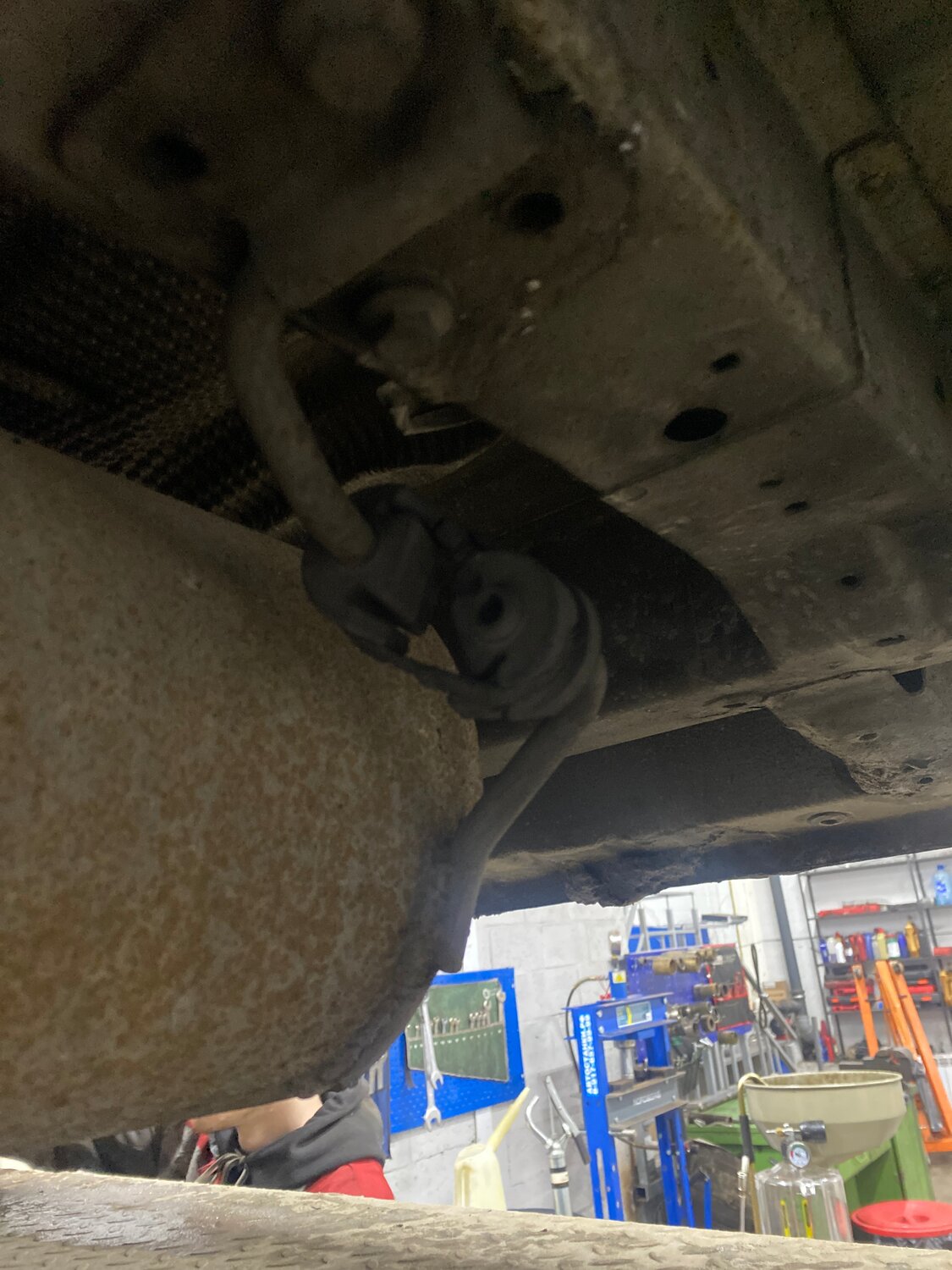 крепление глушителя лада веста св, крепление глушителя лада веста, крепление глушителя фокус 2, крепление глушителя тойота королла 150, крепление выхлопной трубы форд мондео 4