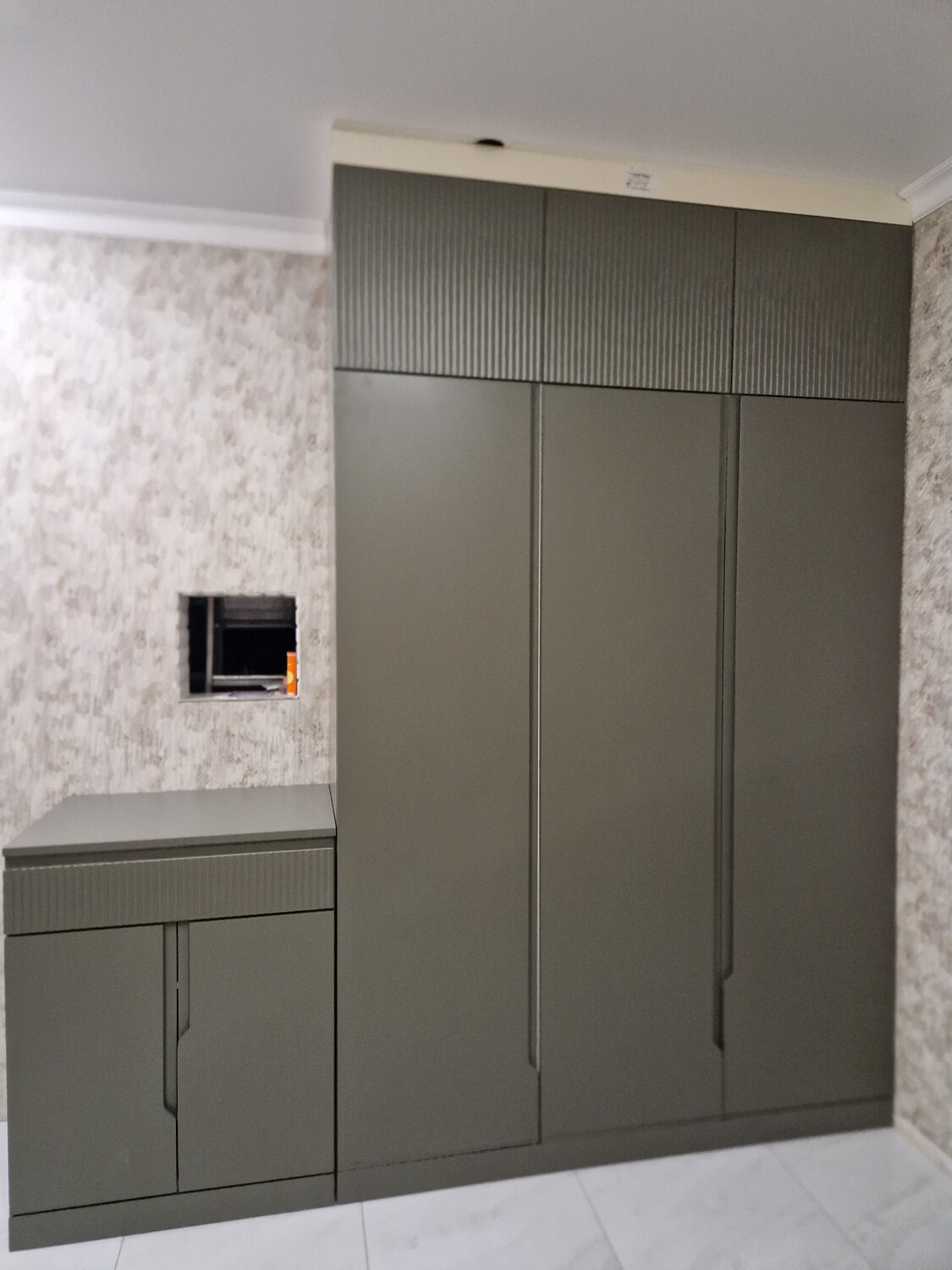 шкаф, шкаф в прихожей, шкаф в прихожую с интегрированными ручками, встраиваемые шкафы, шкаф на заказ