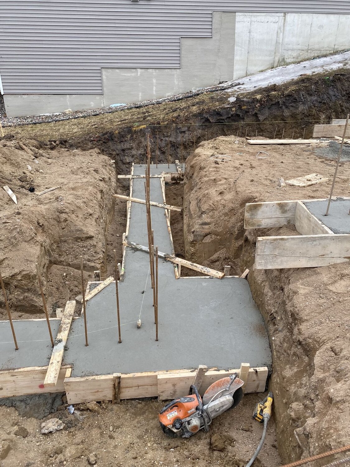 фундамент, заливка фундамента, залить фундамент, монолитный фундамент, строительство фундамента