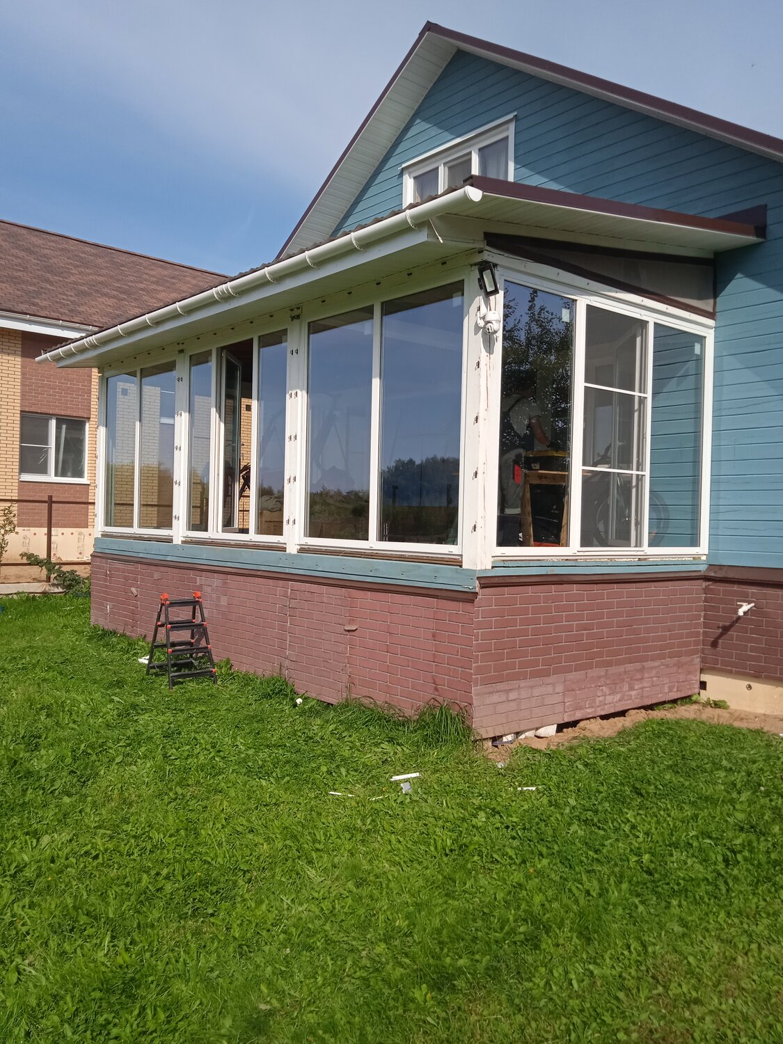 окна кбе остекление террасы, застекленная веранда к дому, застекленная веранда, остекление веранды, остекление веранды и террасы