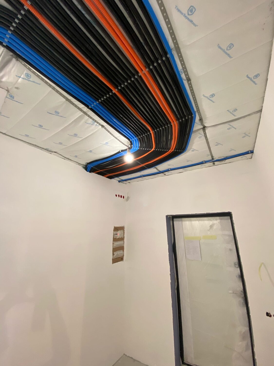 монтаж электропроводки, электромонтажные работы, разводка электрики, электрика в квартире, монтаж электрики