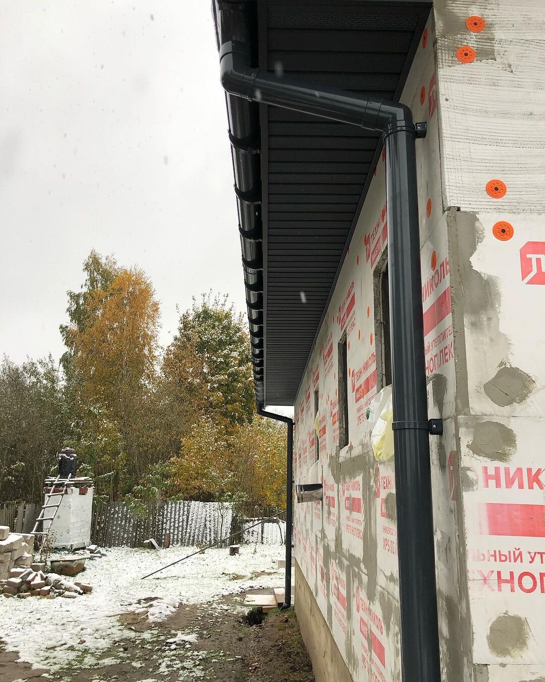 фасадные работы, монтаж, улица, дом на улице, монтаж фасада