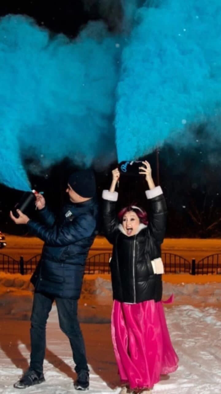 цветной дым для фотосессии, цветной дым, цветной дым на свадьбу зимой, человек, дым для фотосессии