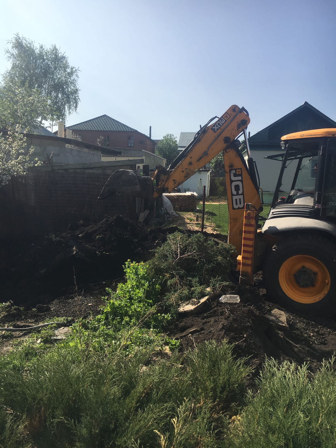 расчистка земельного участка, jcb 3 cx, экскаватор погрузчик, экскаватор jcb 3 cx, расчистка