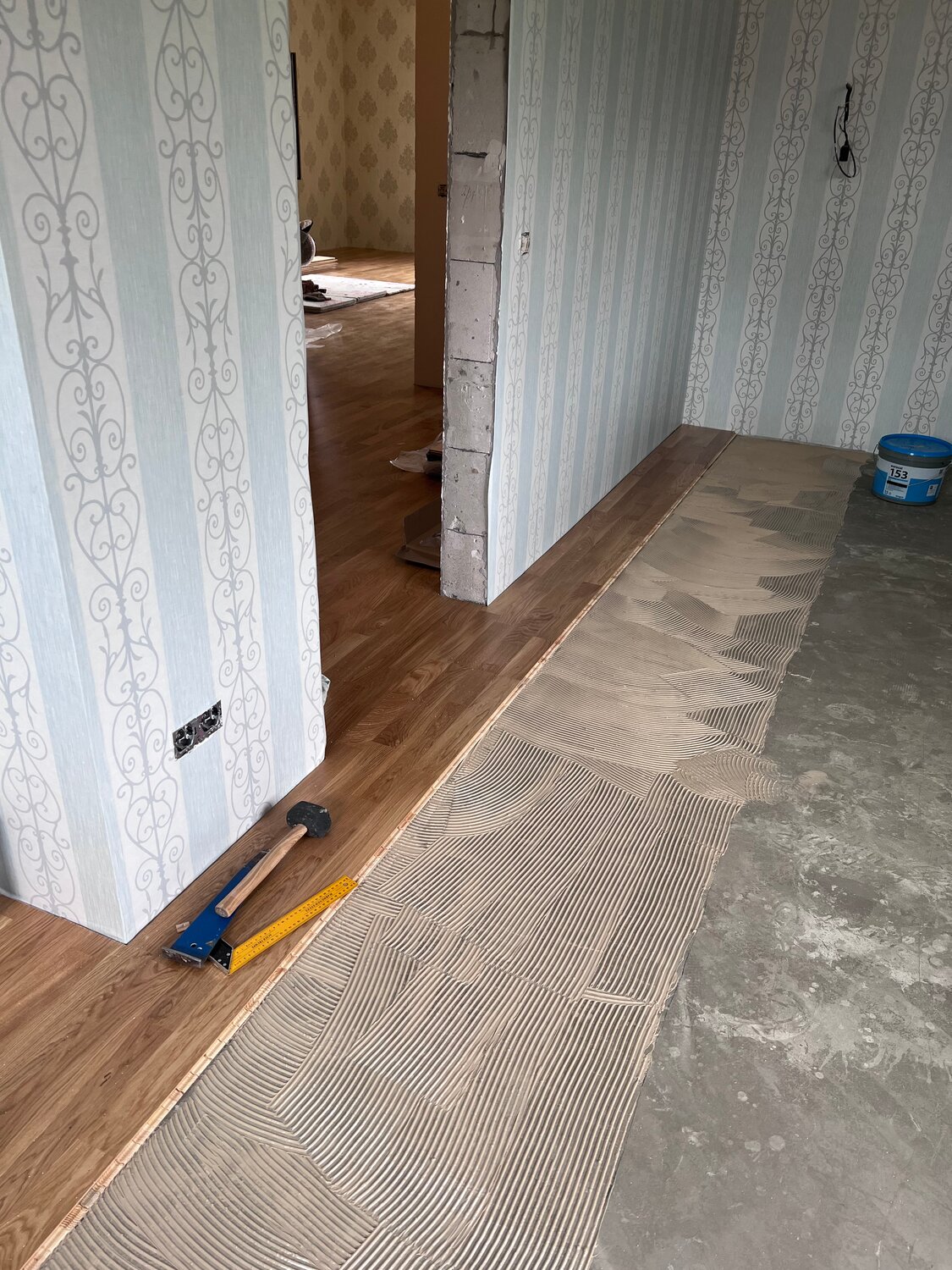 укладка пола, паркетная доска, укладка ламината, укладка паркетной доски, укладка плитки