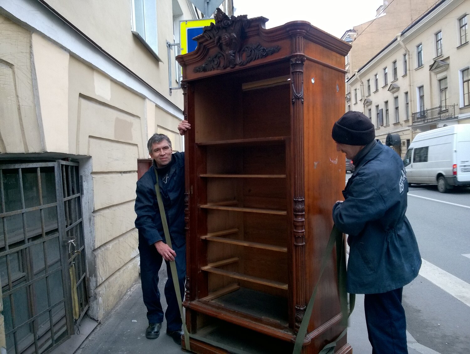 старинный шкаф, антикварный шкаф, шкаф под старину, старинный книжный шкаф, старый книжный шкаф