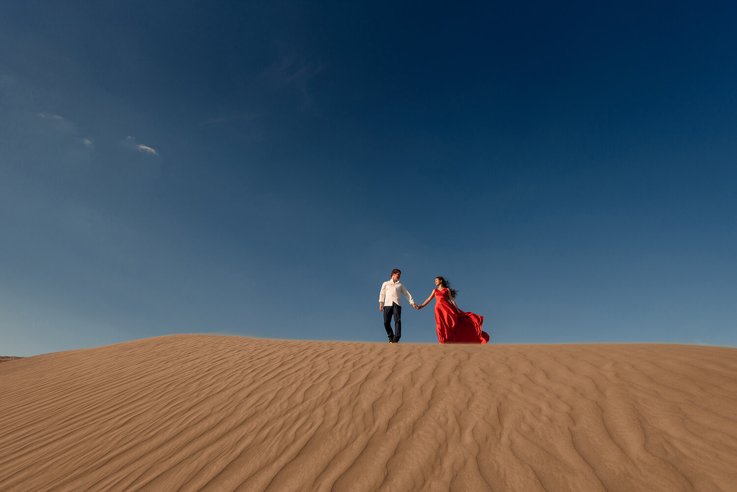 в пустыне, фотосессия в пустыне дубай, фотосессия в пустыне, фон пустыня, эмираты