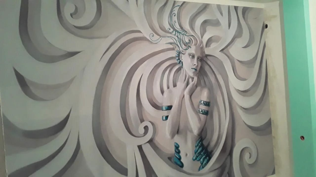 барельеф на стене, барельеф девушка, барельеф картины, современный барельеф, фотообои на стену женщина
