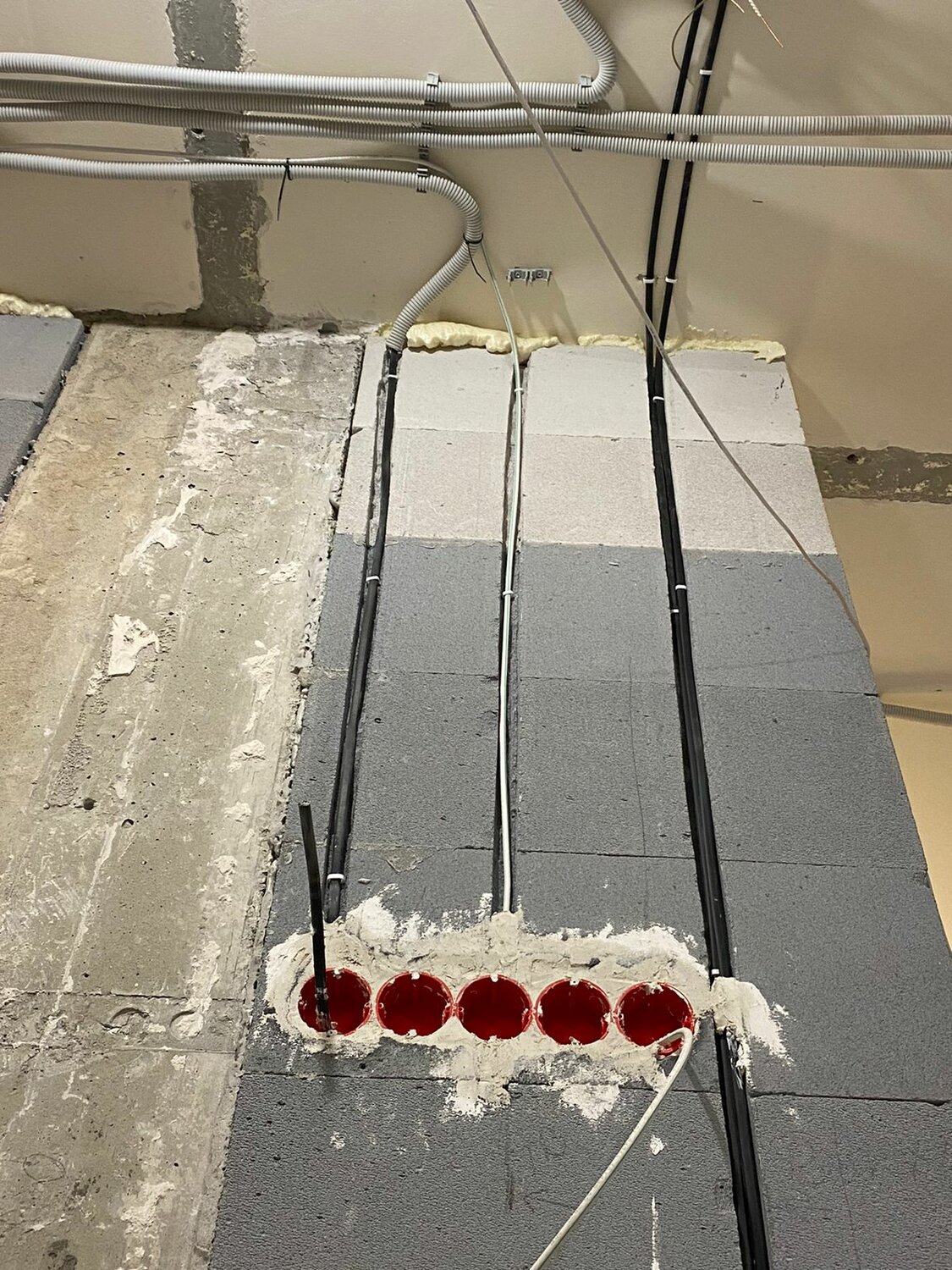 штробление электропроводки, монтаж электропроводки, электрика монтаж, электромонтаж штробление, монтаж электрики
