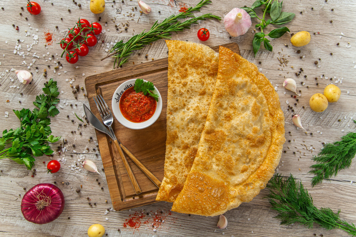 чебурек, чебурек с сыром, янтык крымский, сырный чебурек, блины с икрой