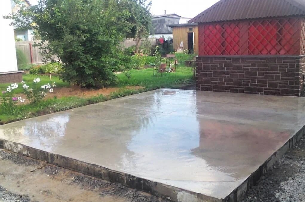 площадка под автомобиль, бетонирование двора, фундамент для гаража, бетонная площадка на даче, бетонная площадка под автомобиль