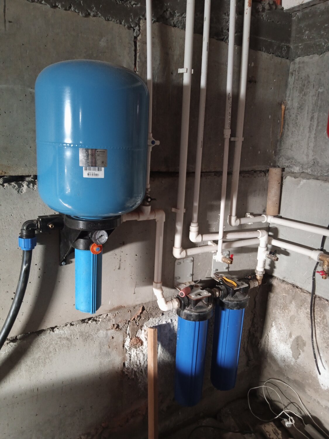 джилекс гидроаккумулятор 100 и реле, водоснабжение в доме, водоснабжение частного дома, система водоснабжения из скважины с гидроаккумулятором, водоснабжение дома