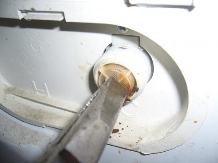 слив в стиральной машине, фильтр в стиральной машине, в стиральной машине, индезит wisl 103 клапан слива воды, сливной фильтр стиральной машины