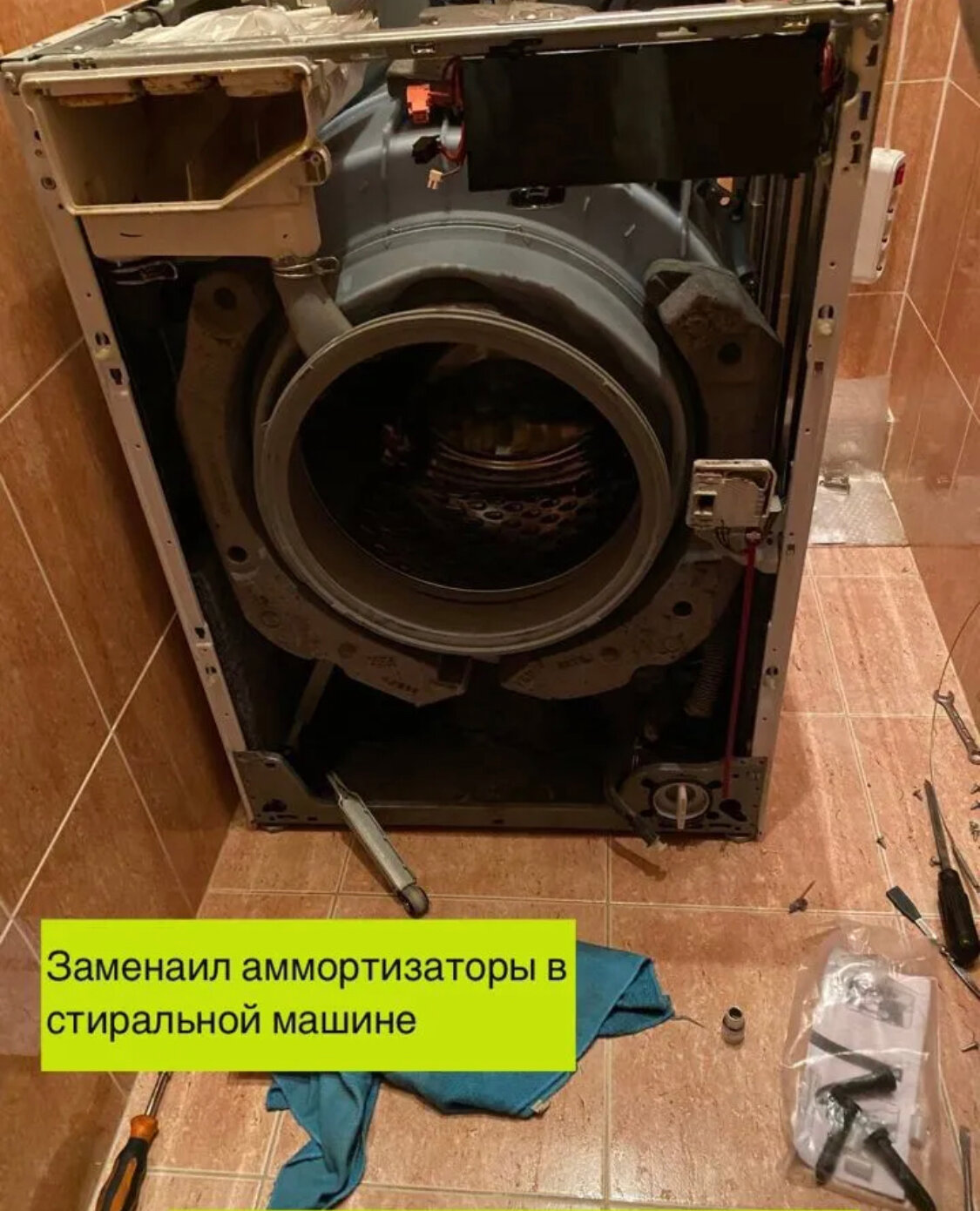 стиральная машина ремонт, разобранная стиральная машина, стиральная машина, стиральная машина изнутри, сломанная стиральная машина