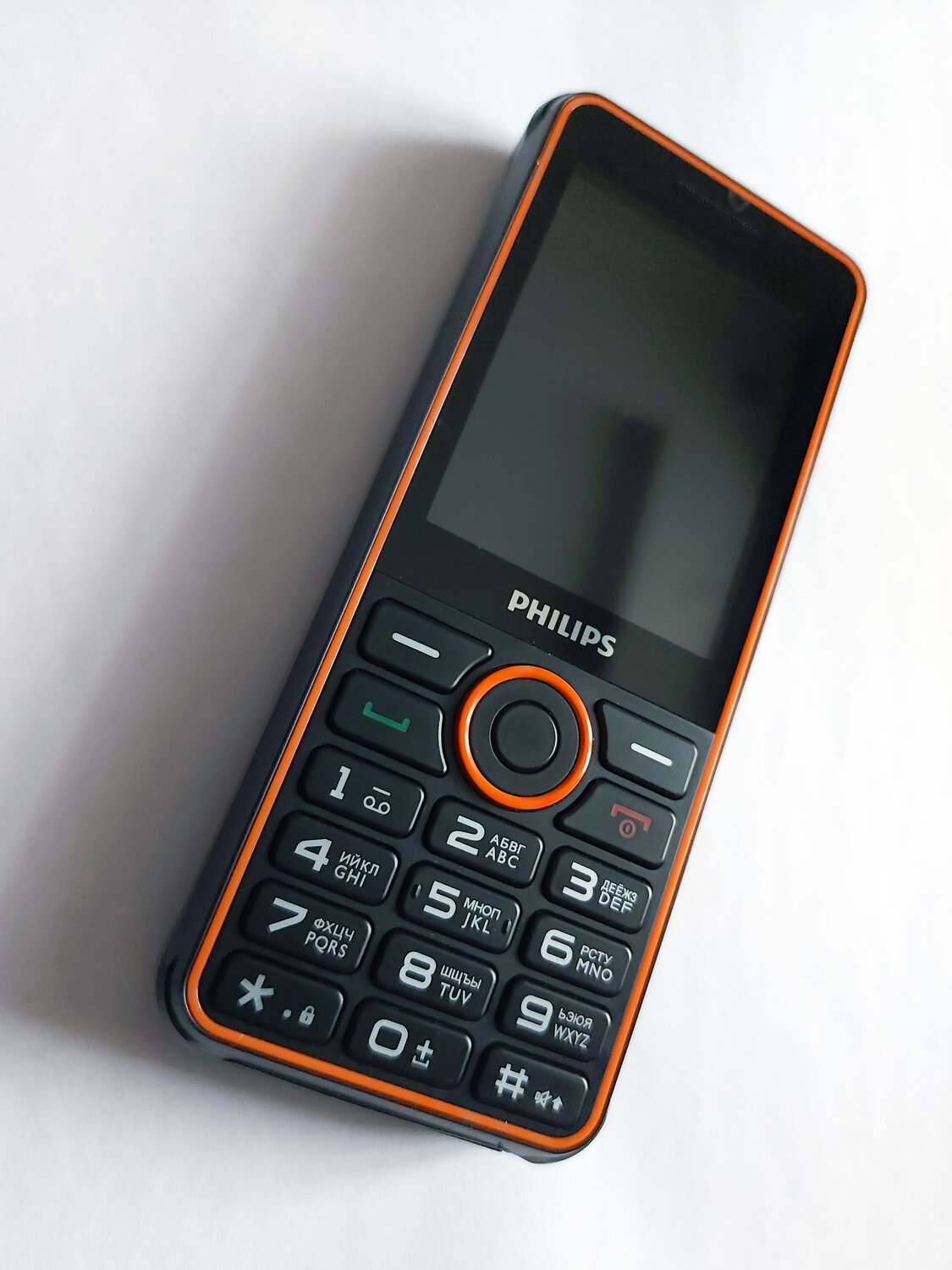 телефон philips xenium, philips xenium, мобильный телефон, кнопочный телефон, сотовый телефон