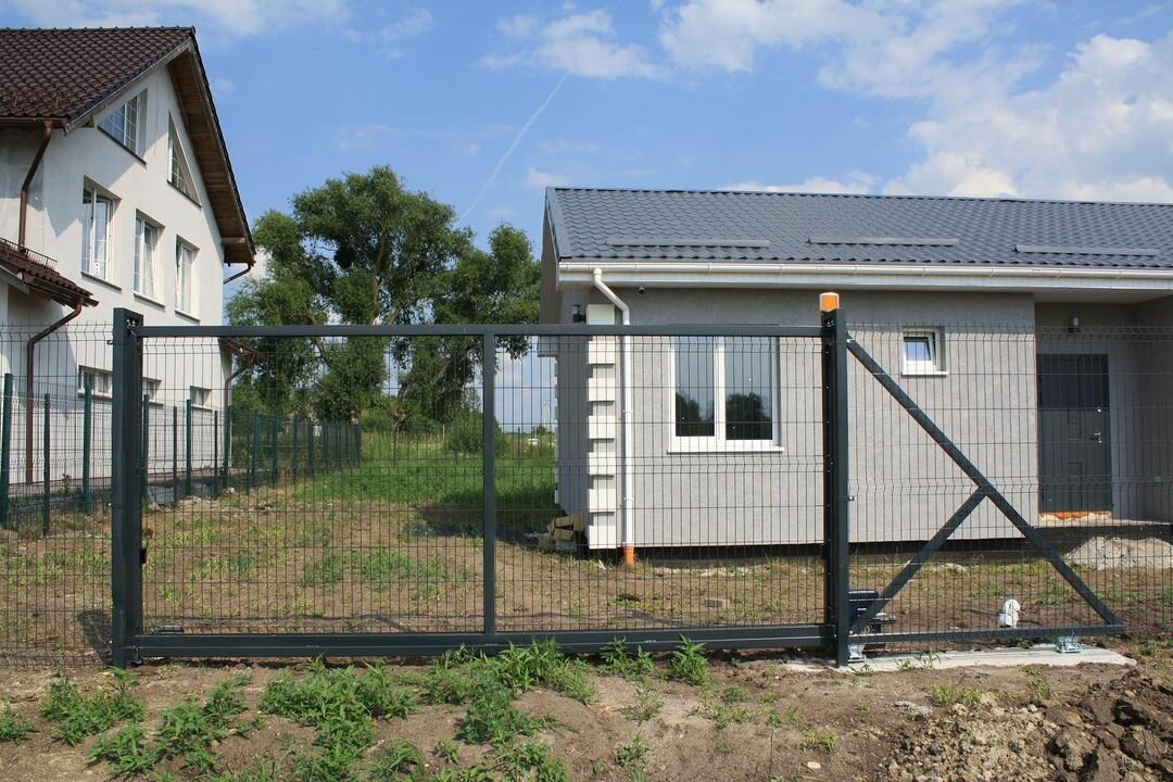 секционный забор из сетки рабицы, ворота для забора, металлический забор, забор, откатные ворота с сеткой