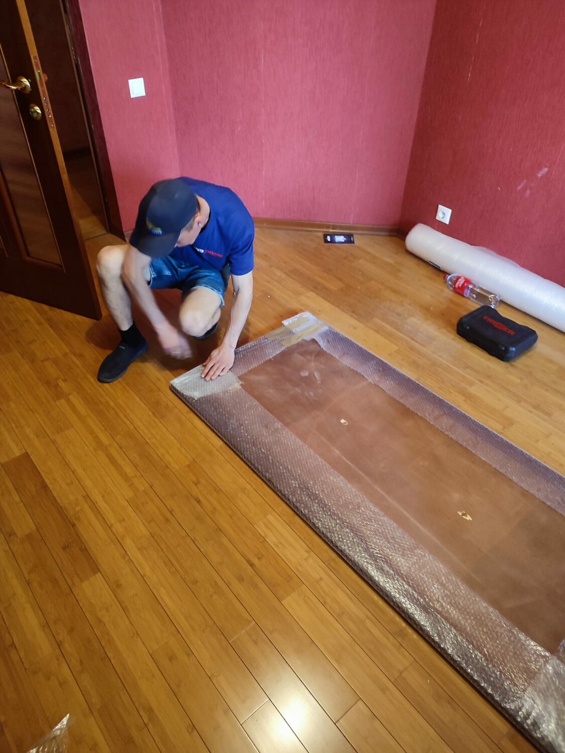 укладка ламината, укладка пола, покрытие пола, укладка паркета, ламинат