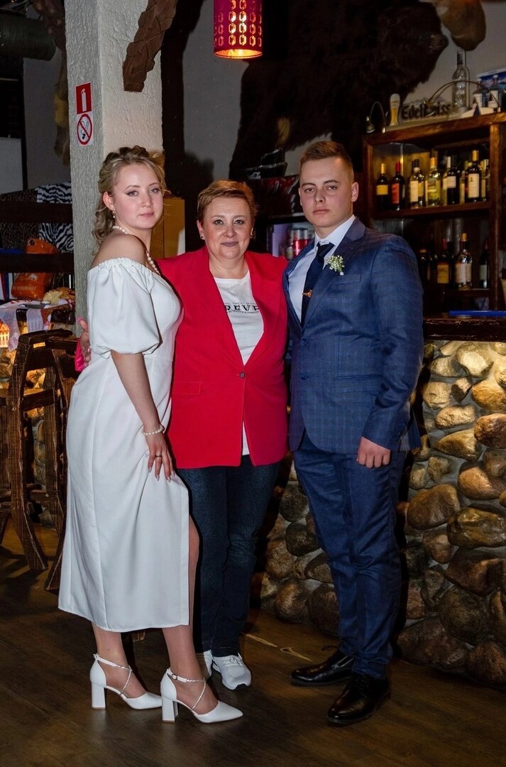 на свадьбе, свадебный ведущий, ведущий свадьбы, мужчина, ведущий