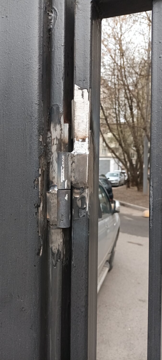 петли для гаражных ворот, регулировка петель алюминиевой входной двери, приварить петли на воротах, регулировка петель алюминиевых дверей, регулировка трехсекционных петель алюминиевой входной двери
