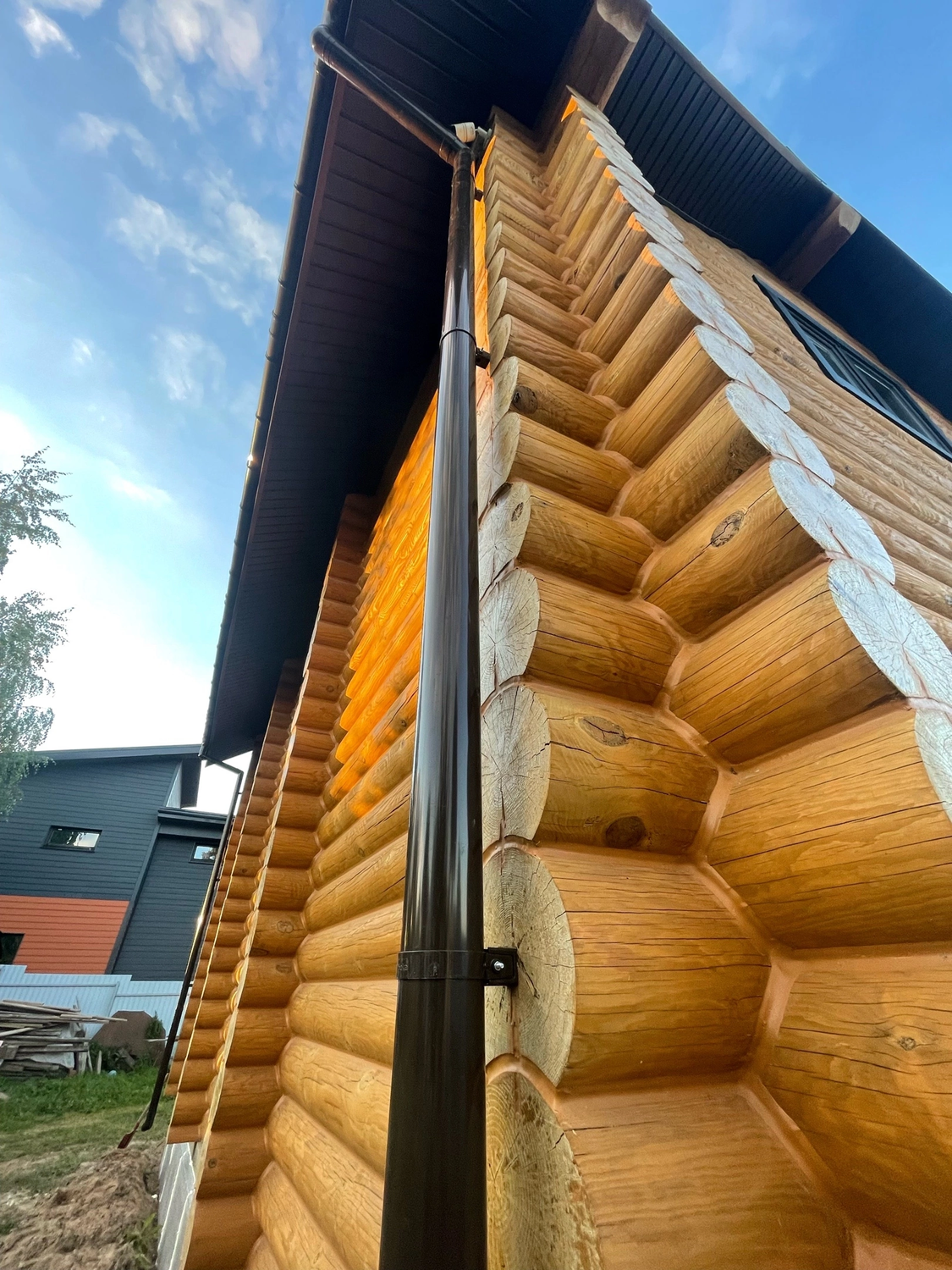 дом бревно, тёплый шов для деревянных, конопатка дома, торец бревна, сруб