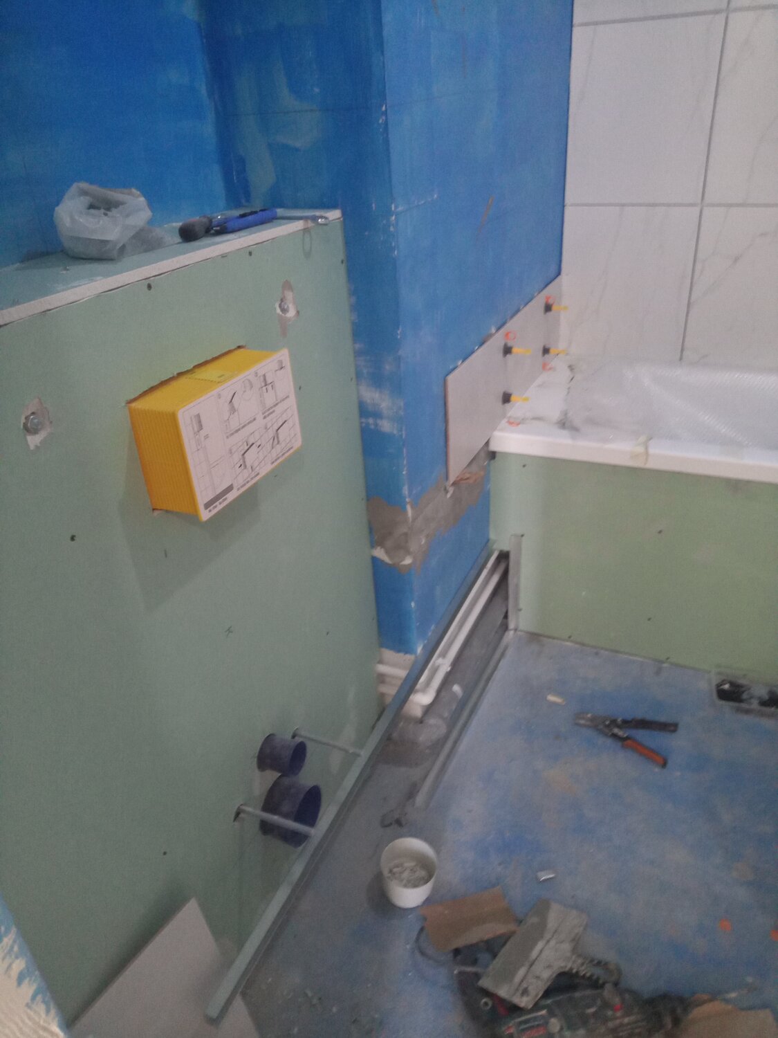 гипсокартон в ванной, короб для труб в ванной из гипсокартона, влагостойкий гипсокартон для ванной, короб для труб в ванной, короб в ванной для труб дизайн