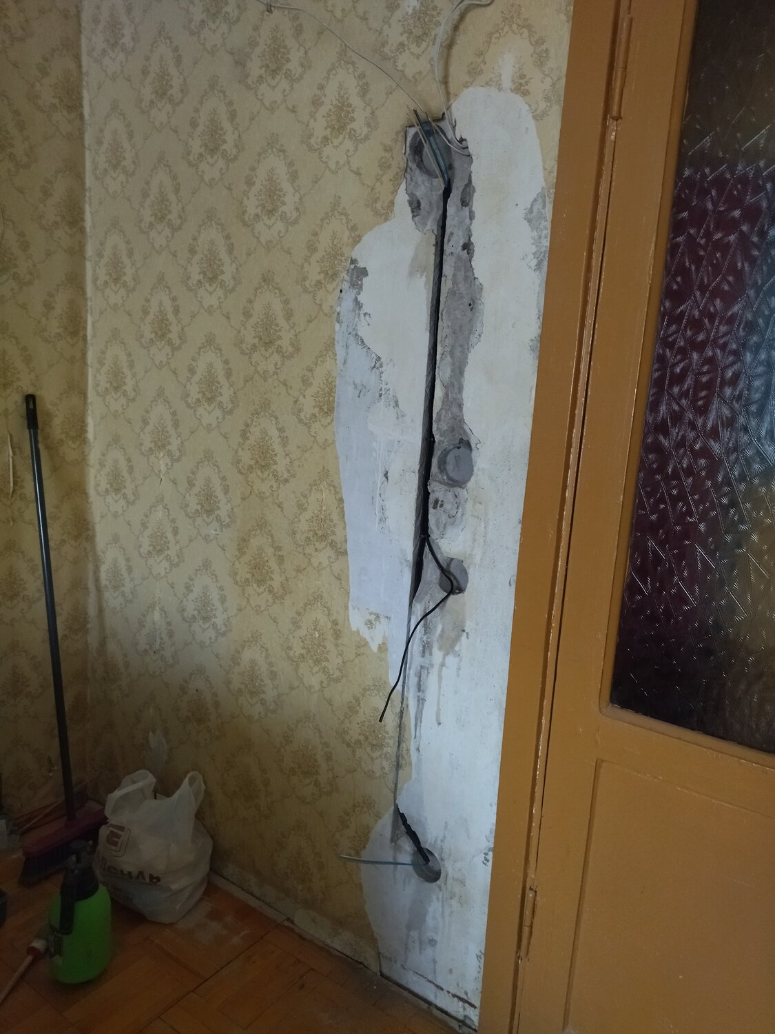 электропроводка в панельном доме, проводка в панельном доме, электропроводка, проводка в стене, мебель