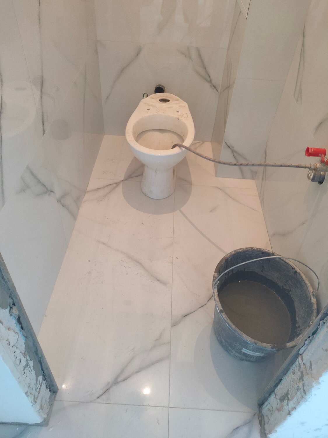 унитаз, туалет, унитаз строительный, пол в туалете, унитаз бу