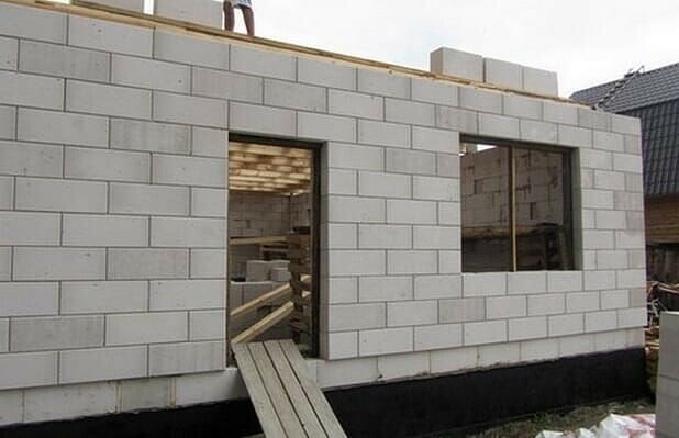 кладка газобетонных блоков, строительство домов из газобетона, пеноблоки для строительства дома, газобетонные блоки теплит, кладка пеноблока
