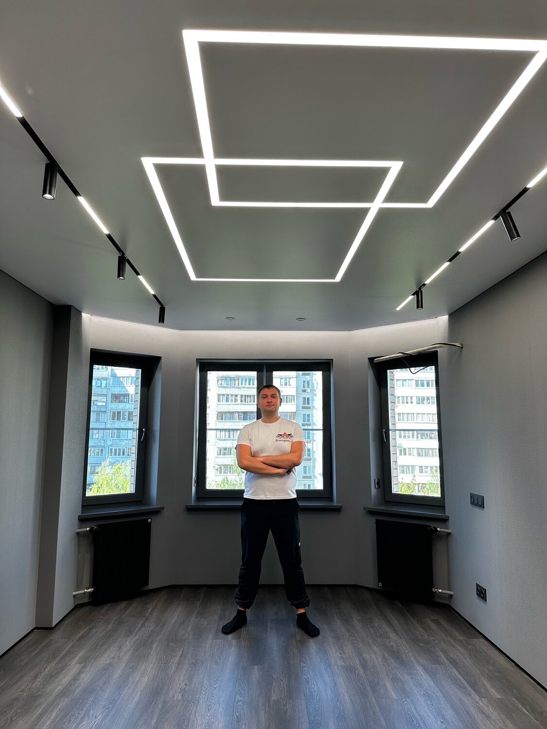 потолок световые линии, световые линии на натяжном потолке, потолок, световые линии, световые линии на натяжном