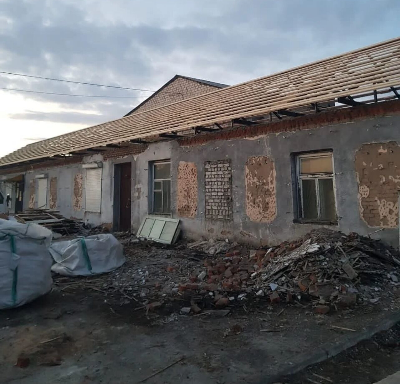дом, дом под снос, частный дом, здание, район