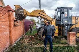 демонтаж забора, демонтаж ограждения, экскаватор погрузчик jcb 3 cx, кирпичные заборы, услуги экскаватора погрузчика