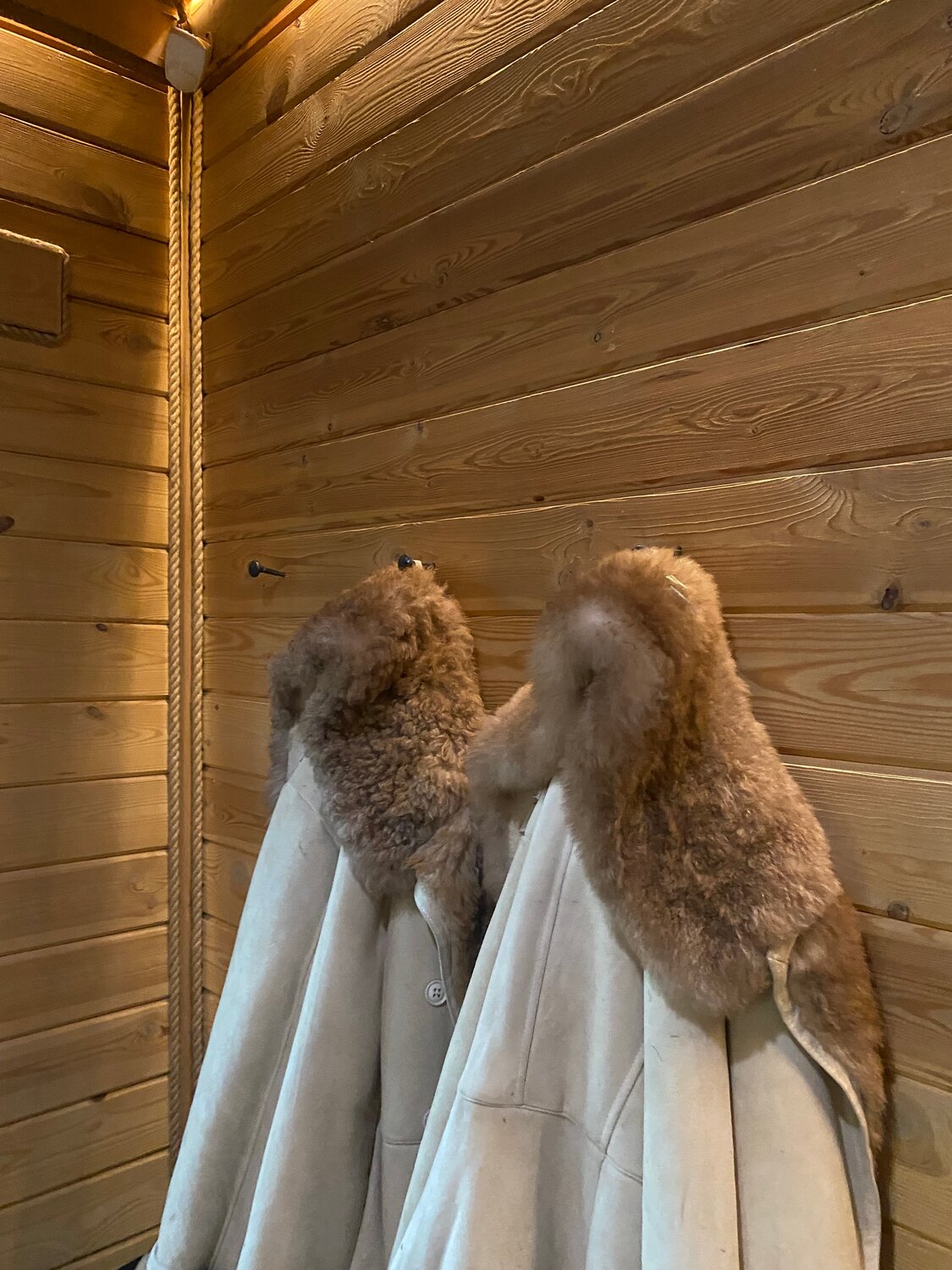 верхняя одежда, женское зимнее пальто, меховая опушка на капюшон, парка с натуральным мехом, шубы норковые